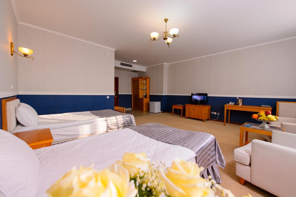 Hotel O Azamat Astaná Exterior foto