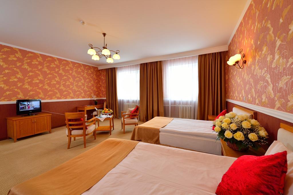 Hotel O Azamat Astaná Exterior foto